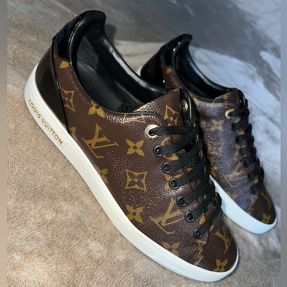 Slightly used Louis Vuitton sneakers - Picture 2 of 8